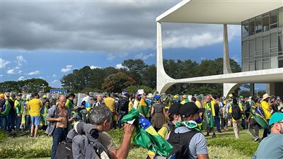 أمريكا وكندا والمكسيك تؤكد وقوفها إلى جانب البرازيل