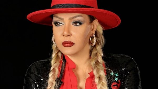 الفنانة لوسي