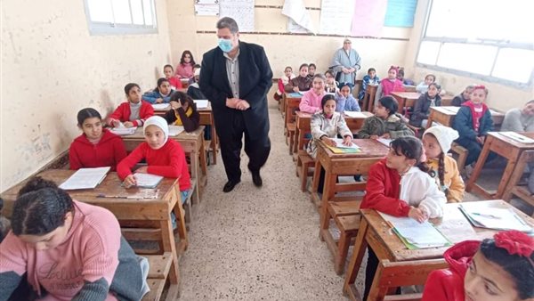 تلاميذ يؤدون الامتحان