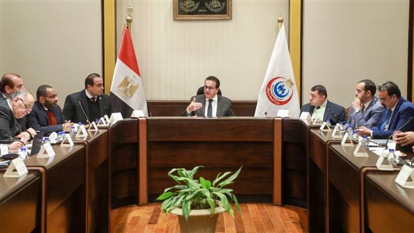 اجتماع وزير الصحة