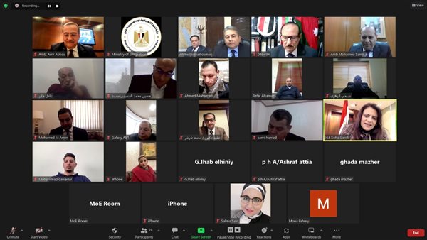 وزيرة الهجرة خلال