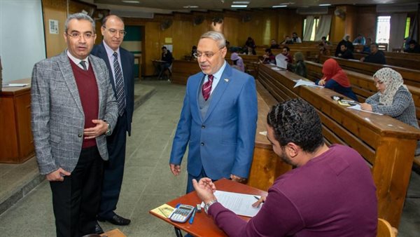 جانب من متابعة الامتحانات