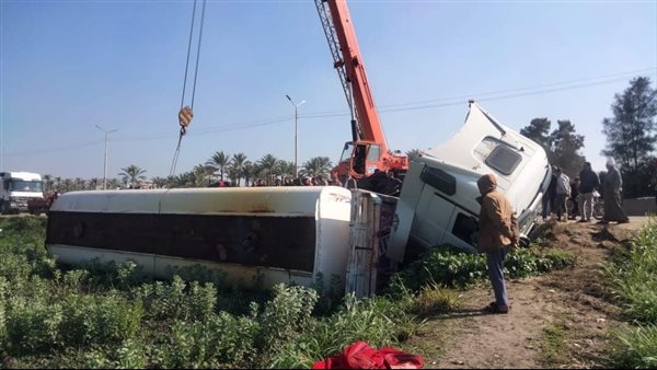 انقلاب سيارة مواد