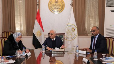 وزير التربية والتعليم يوجه بمعالجة المناهج لخدمة طلاب الإعاقة البصرية