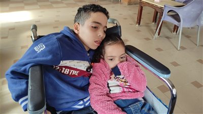 أم لطفلين من ذوي الهمم بالمنوفية: السائقون يرفضون الوقوف لنا.. وأناشد وزيرة التضامن بتوفير موتوسيكل مجهز