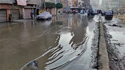 انفجار ماسورة مياه رئيسية تسبب غرق شوارع بالمحلة.. وجهود مكثفة لإصلاحها