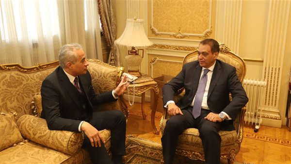  وزير القوى العاملة