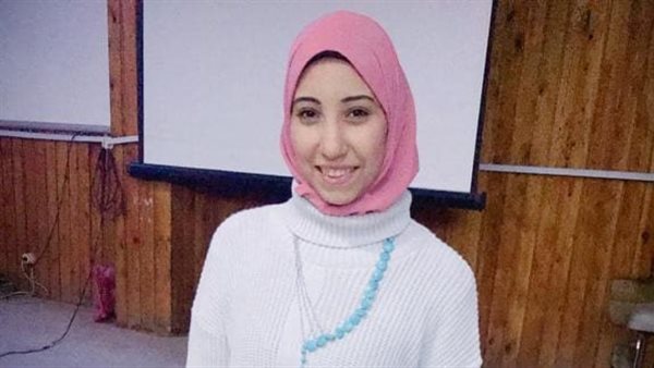 الطالبة الفائزة 