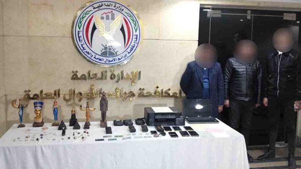  عصابة الآثار والدولارات