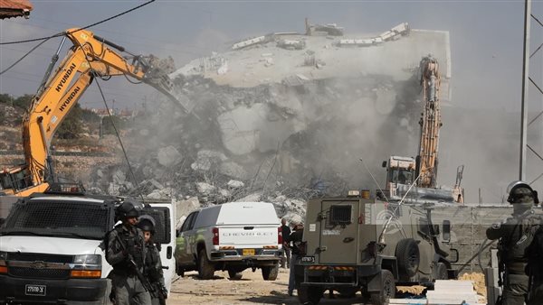 سلطات الاحتلال تهدم