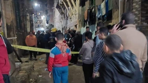 انهيار أجزاء من عقارين