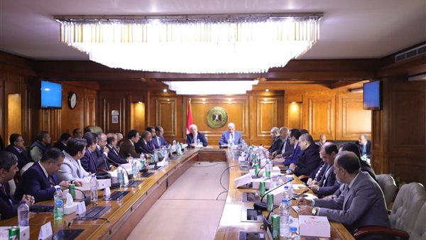 جانب من اجتماع وزير