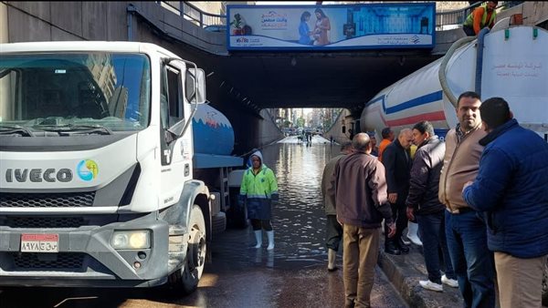 غرق أتوبيس بمياه