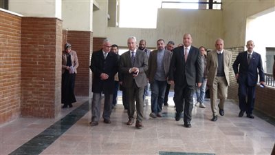 رئيس جامعة المنيا يتفقد لجان هندسة في ختام الأسبوع الثاني من الامتحانات 