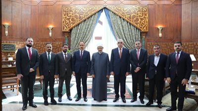 وفد عراقي يدعو شيخ الأزهر لزيارة بغداد.. والإمام: بلد عزيز على قلب كل عربي