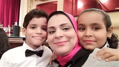 يا رب ماما تطلع | رسالة مؤثرة لابن صيدلانية الإسكندرية بعد قرار حبسها.. وزملاؤها: نأمل البراءة بعد النقض