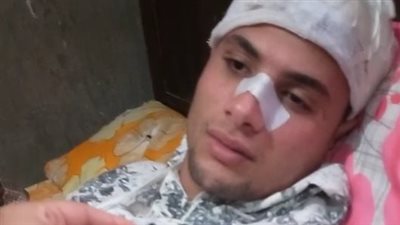 أسرة فتاة تجبر شابًا على ارتداء قميص نوم وتصويره بالدقهلية.. والضحية: كل همهم إنها تنساني وعاوز حق صاحبي اللي مات | بث مباشر 