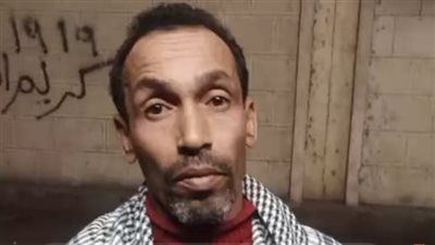 رجل يكسر جمجمة تلميذ بقالب طوب أثناء الفسحة بالبدرشين.. ووالد الطفل: ضربه علشان بيعملوا هيصة في الحوش | بث مباشر