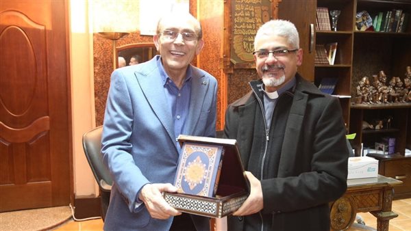 محمد صبحي والأب بطرس