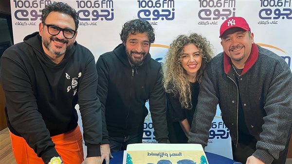 هشام عباس والمذيعة