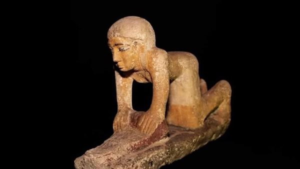  تمثال يجسد مهنة