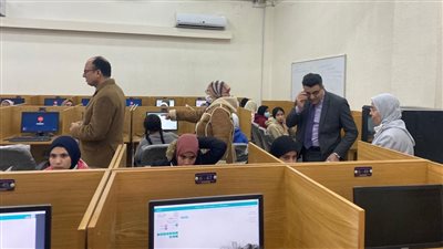 حقوق حلوان: 2700 طالب يشاركون في أول تطبيق للاختبارات الإلكترونية بالكليات النظرية