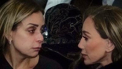 بعد خلافاتهما الأخيرة.. ريهام سعيد تواسي ريم البارودي أثناء عزاء والدها بمسجد الصديق | بث مباشر