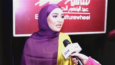 هلا رشدي عن هجوم الجمهور على فيديو نجلها بالكعبة: ناس مركزة بزيادة وأنا بشتري دماغي