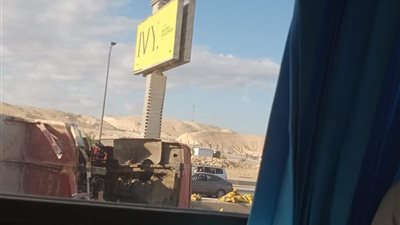 إصابة 6 أشخاص في انقلاب سيارة بطريق مصر إسكندرية الصحراوي | صور