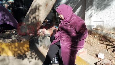 قلق وترقب أولياء الأمور أمام لجان امتحانات الصفين الأول والثاني الثانوي في الجيزة| صور