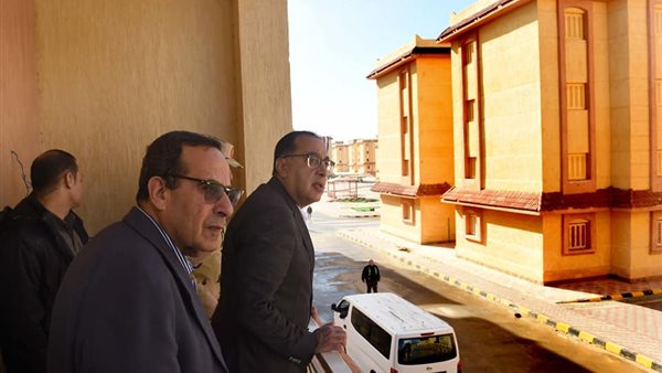 رئيس الوزراء و7 وزراء