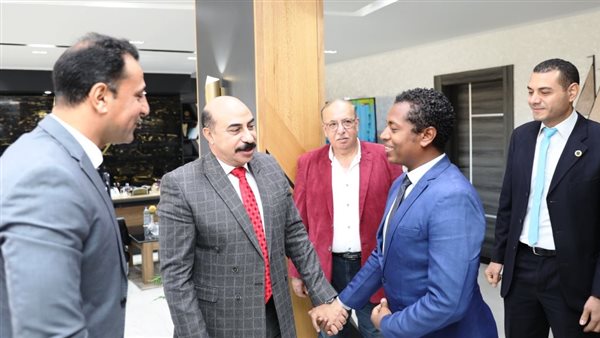 محافظ أسوان