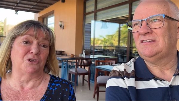 زوجان بريطانيان يعيشان