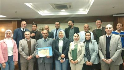 احتفاء العلاقات العامة  بالجيزة بـ حمدي فضل العامل المثالي عن ديوان عام المحافظة