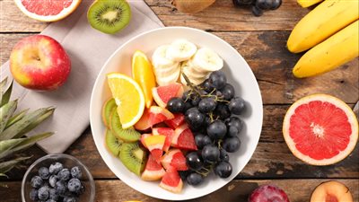 أبرزها سوء التغذية والسمنة.. تعرف على الآثار الجانبية للإفراط في تناول الفاكهة