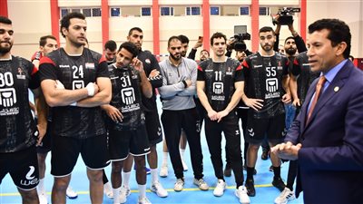 وزير الرياضة يشيد بأداء منتخب اليد ببطولة العالم ويحفز اللاعبين لتحقيق اللقب