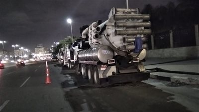 استعدادًا للأمطار.. انتشار معدات شركتي مياه القاهرة والجيزة بالمحاور الرئيسية والأنفاق 