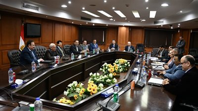 وزير الرياضة ومحافظ بورسعيد يتفقان على البدء في تنفيذ أعمال إنشاء الاستاد الجديد