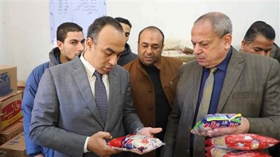 نائب محافظ المنيا يتفقد معارض أهلا رمضان بمدينة سمالوط وقريتي طحا الأعمدة والبيهو