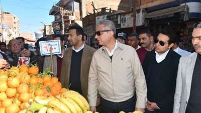 جولة ميدانية بأبشواي.. محافظ الفيوم يتفقد الأسواق للاطمئنان على توافر السلع واستقرار الأسعار