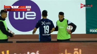 عبد الله السعيد يغادر الملعب غاضبا بعد استبداله في مباراة الزمالك