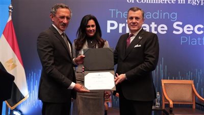 منح وزير السياحة والآثار العضوية الشرفية من غرفة التجارة الأمريكية في مصر