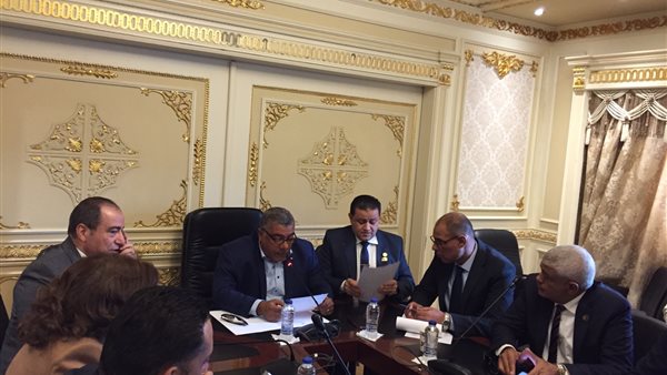 جانب من اجتماع لجنة