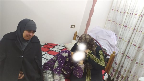 إنقاذ سيدة وابنتها