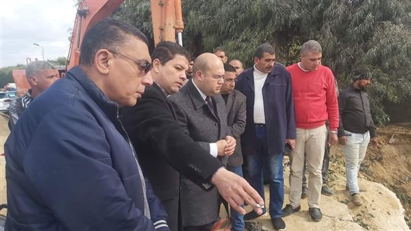 متابعة إصلاح خط المياه