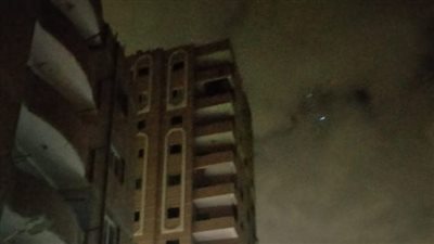 العقار مائل.. إزالة برج سكني مكون من 11 طابقا بمنطقة الكونيسة بالطالبية
