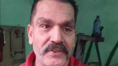 محدش كان بيرضى يشغلني.. قصة عامل تصليح إطارات سيارات بيد واحدة في شبرا الخيمة | بث مباشر 