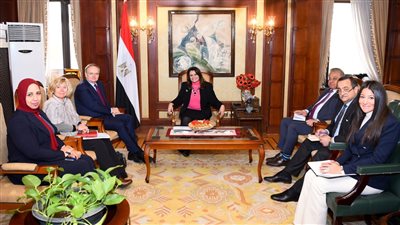 سفير الاتحاد الأوروبي لـ وزيرة الهجرة: ملتزمون بالعمل مع مصر كشريك رئيسي 