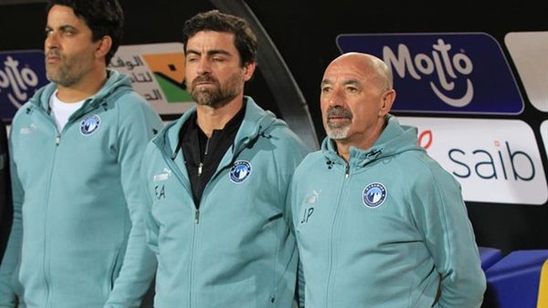 الجهاز الفني لفريق