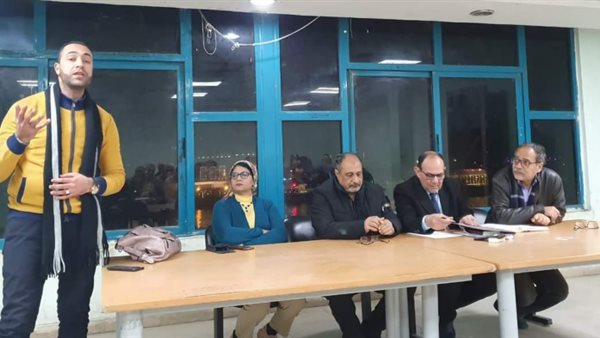 جانب من الندوة 